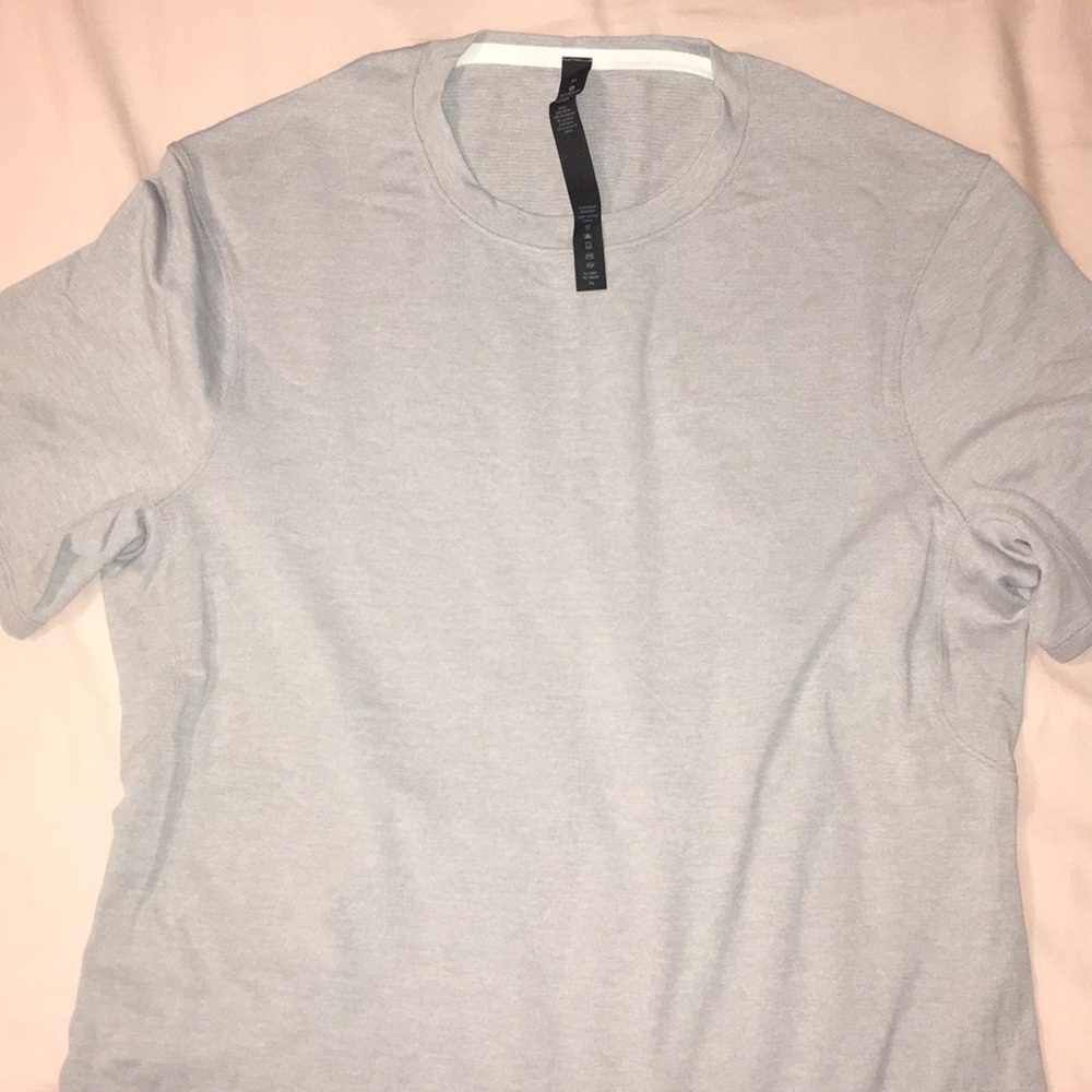 Lululemon tech grey men’s tshirt, Medium